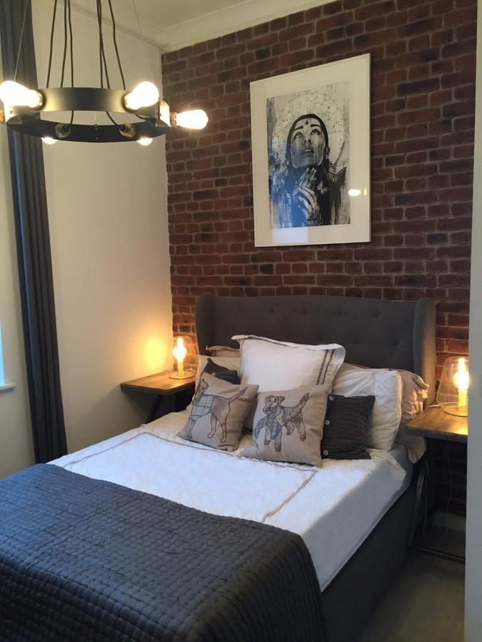 Spacious 1 Bedroom Split Level Old Pub Conversion Tower Bridge ลอนดอน ภายนอก รูปภาพ