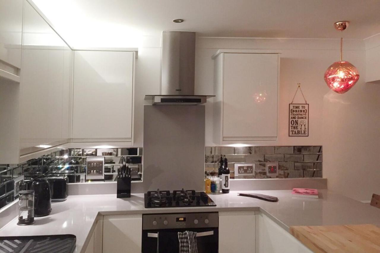Spacious 1 Bedroom Split Level Old Pub Conversion Tower Bridge ลอนดอน ภายนอก รูปภาพ