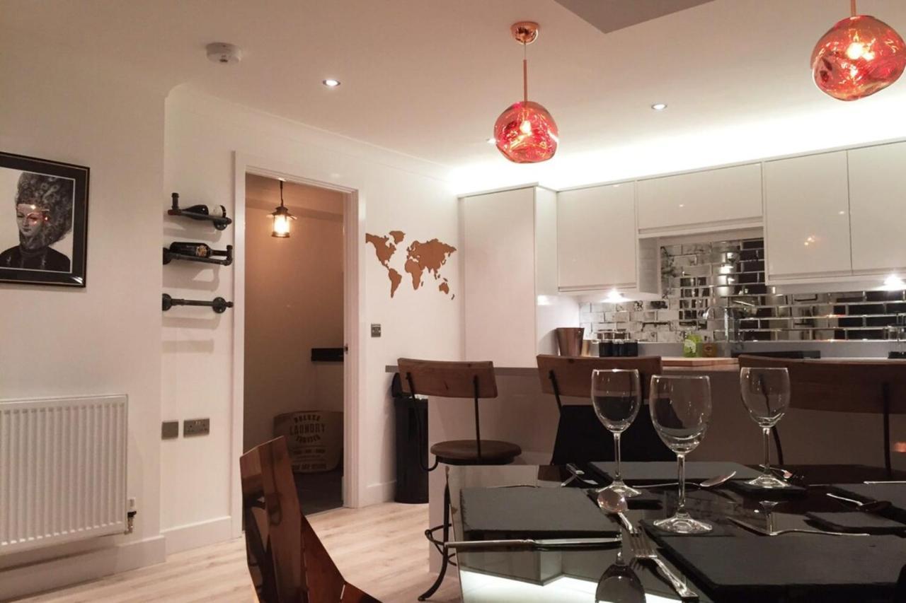 Spacious 1 Bedroom Split Level Old Pub Conversion Tower Bridge ลอนดอน ภายนอก รูปภาพ