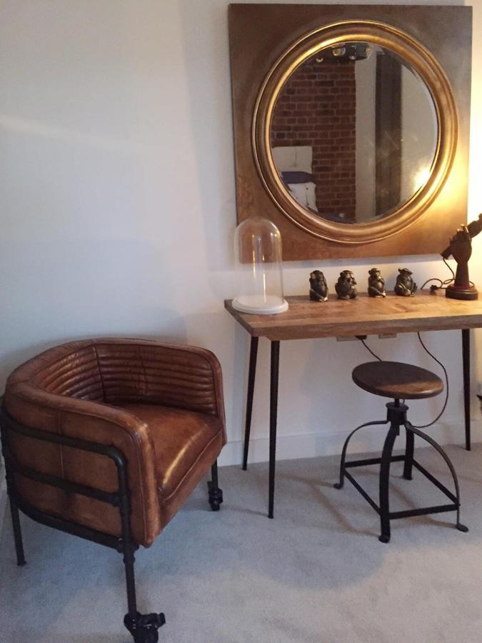 Spacious 1 Bedroom Split Level Old Pub Conversion Tower Bridge ลอนดอน ภายนอก รูปภาพ