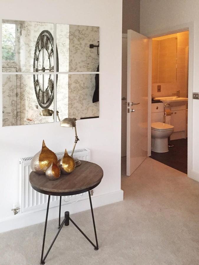 Spacious 1 Bedroom Split Level Old Pub Conversion Tower Bridge ลอนดอน ภายนอก รูปภาพ