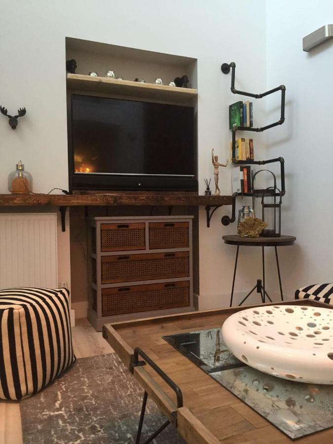 Spacious 1 Bedroom Split Level Old Pub Conversion Tower Bridge ลอนดอน ภายนอก รูปภาพ